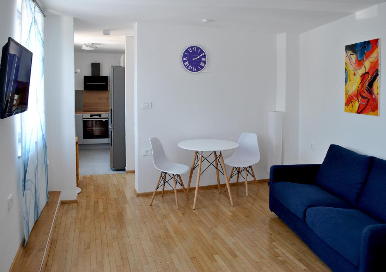 M & M Apartment อิซอลา ภายนอก รูปภาพ
